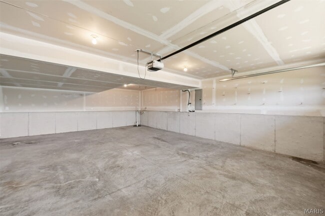 Building Photo - 305 Shadow Trace Dr