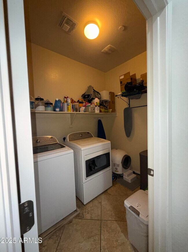 Building Photo - 9242 W Meadow Dr