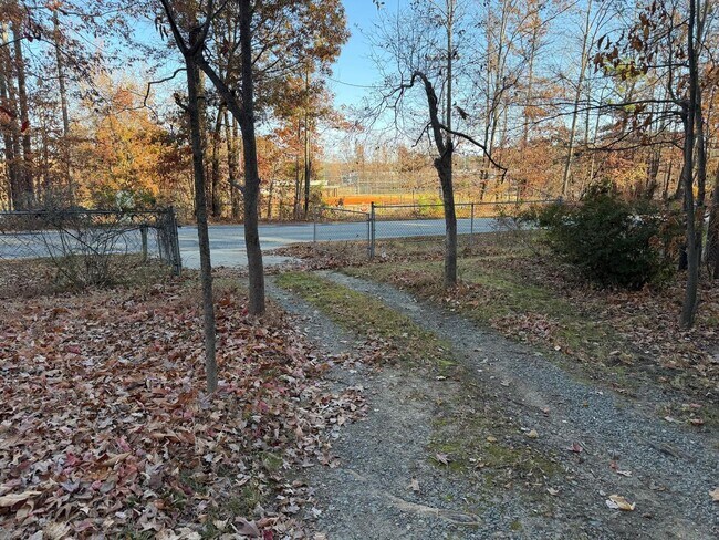 Building Photo - AVAILABLE NOW!