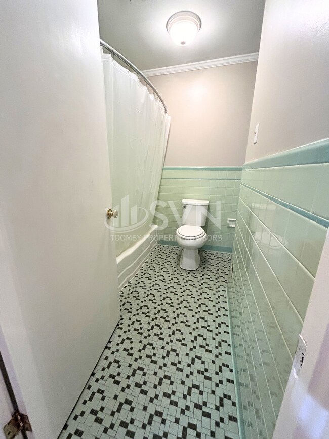 Building Photo - 2913 Riverside Dr