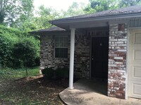 Building Photo - 315 Valley Dr