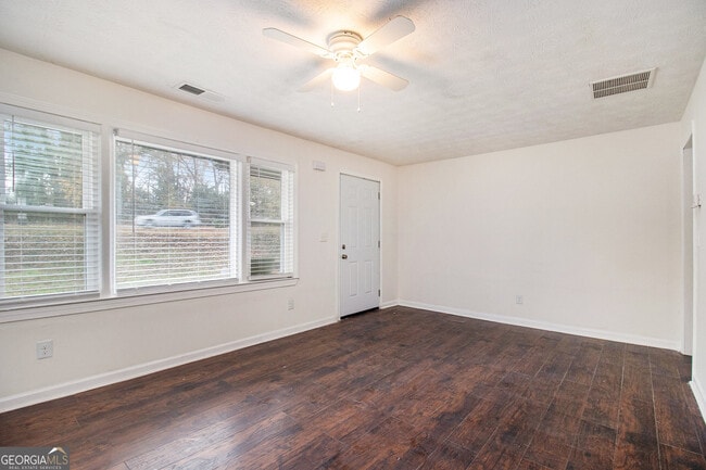 Building Photo - 2087 Austin Dr