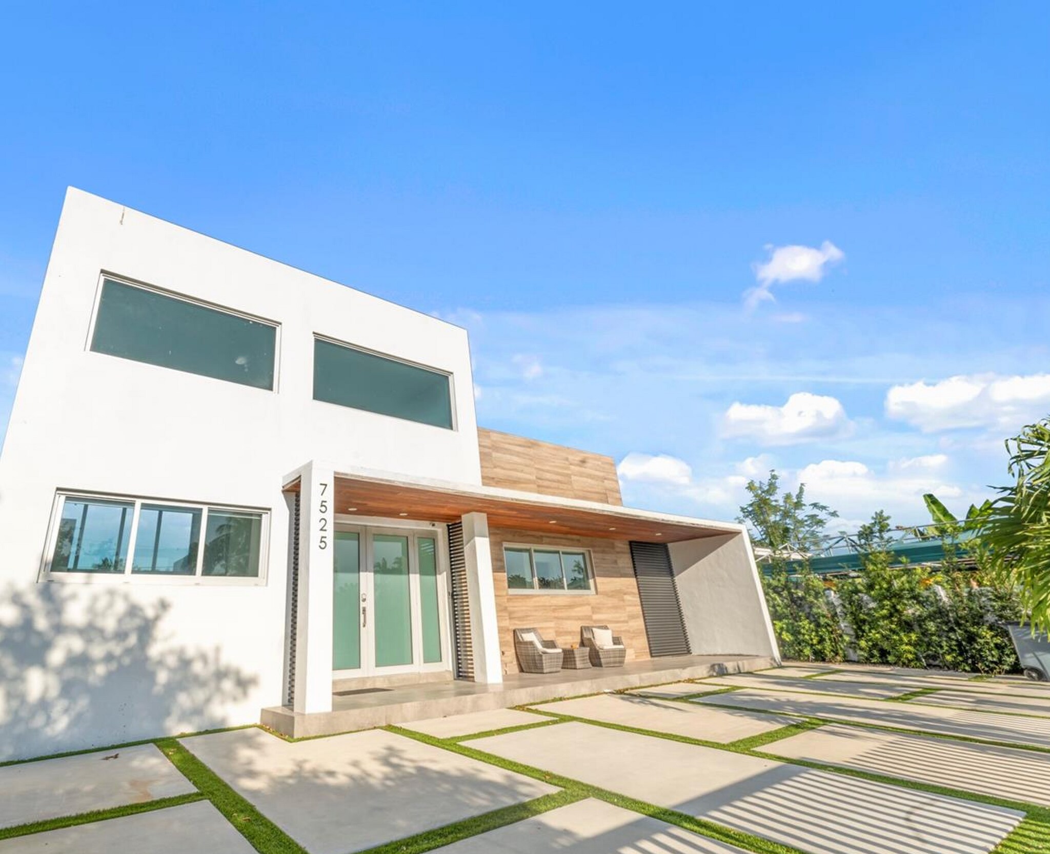 Building Photo - 7610 Bayside Ln