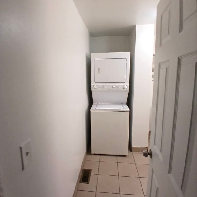 Building Photo - 2108 N Keeler Ave