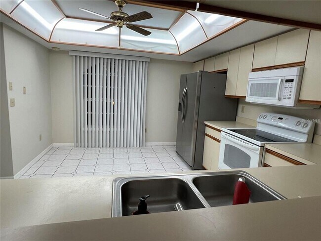 Building Photo - 751 Pinellas Bayway S