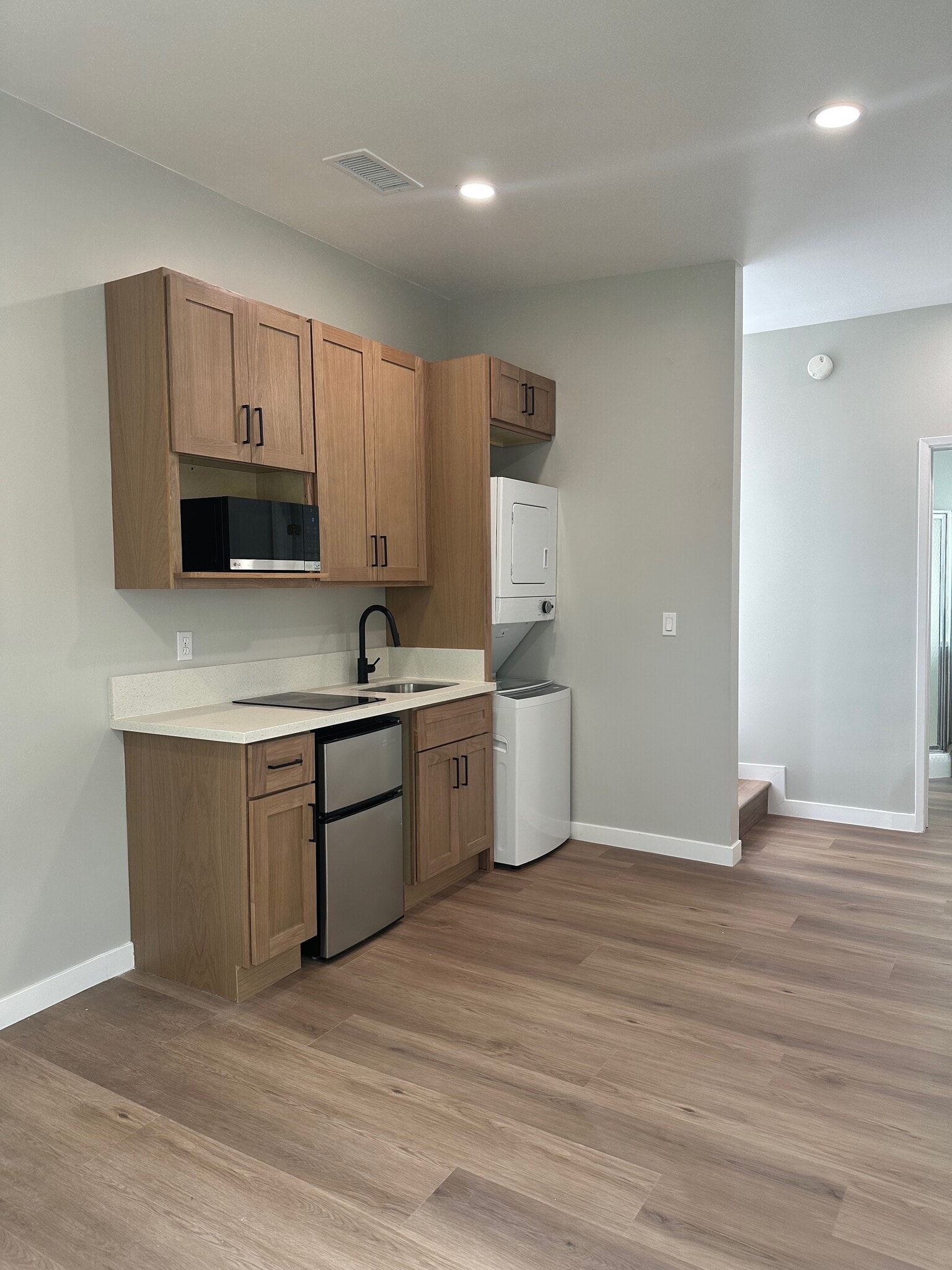 Building Photo - 931 Hillcrest St