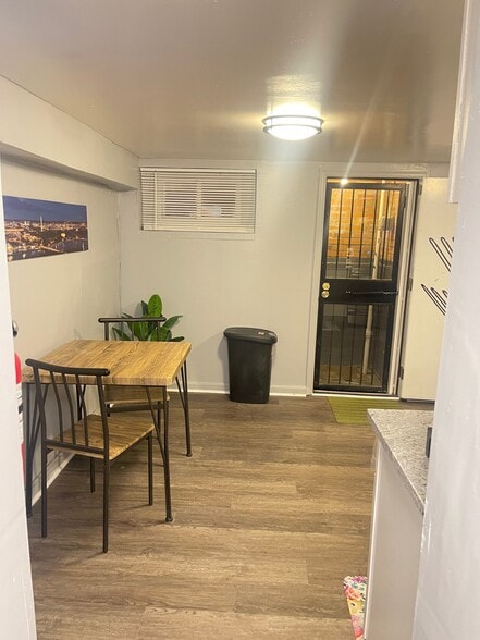 Building Photo - 204 34th St NE