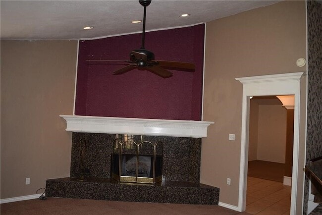 Building Photo - 512 Rosewood Ln