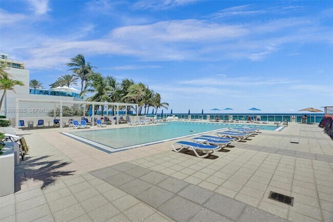Building Photo - 2751 S Ocean Dr