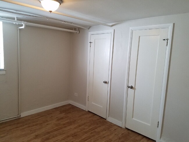 Building Photo - 1 Bed 1 Bath Mayfair Apartment With Garage in Denver! Available Now!
