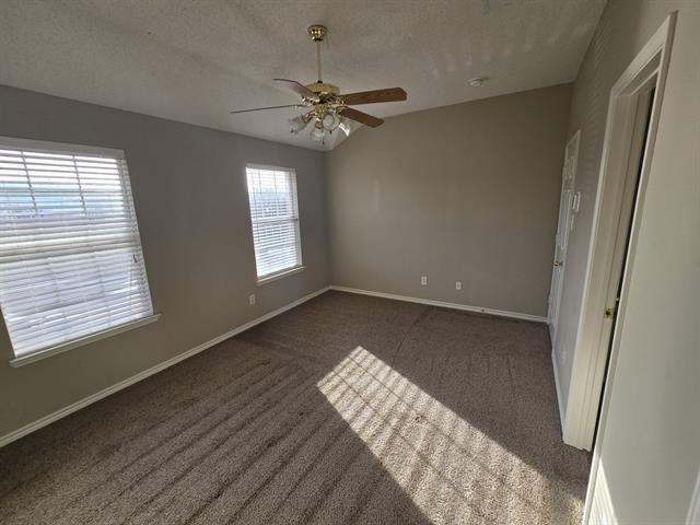 Building Photo - 327 Hillglen Dr