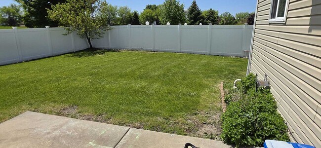 Building Photo - 2416 Boxwood Ln