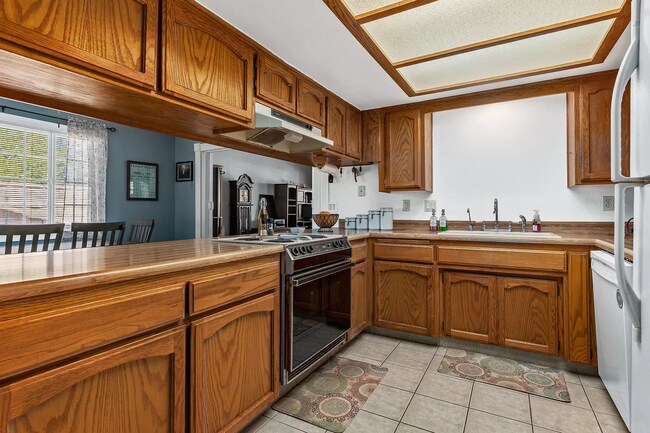 Building Photo - The "Staycation" Vibe