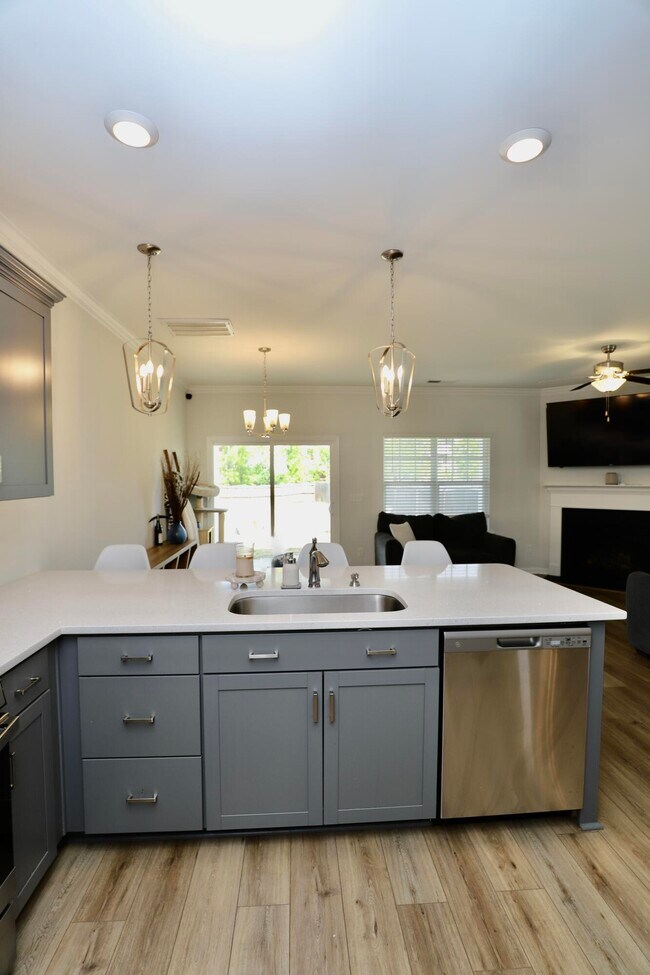 Building Photo - 1052 Ashcroft Cir