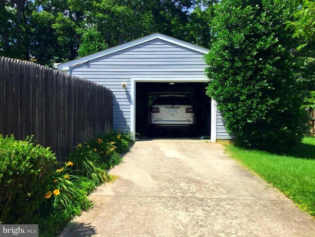 Building Photo - 1114 Ellingwood Dr