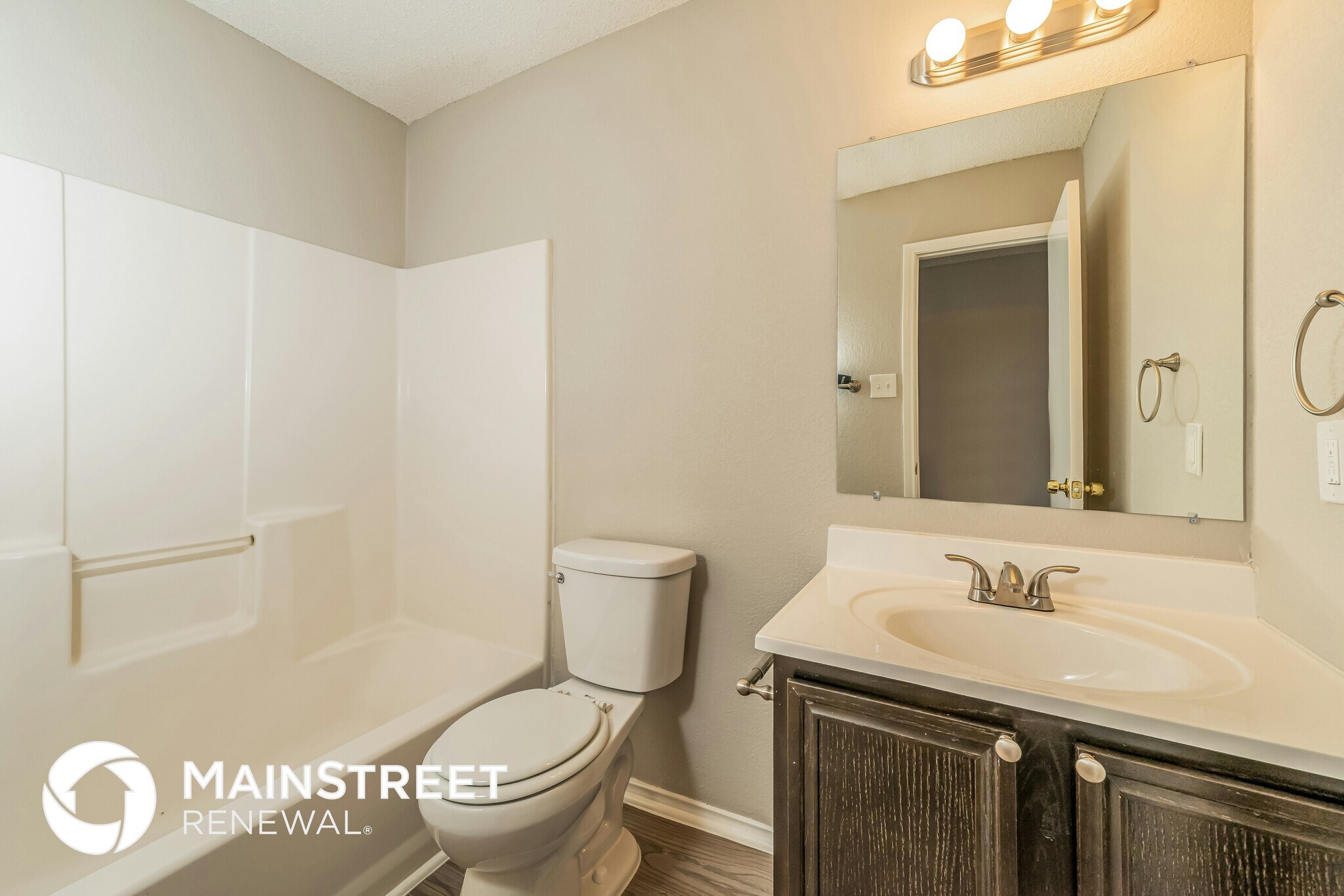 Building Photo - 1420 Chesapeake Dr