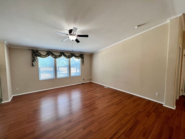 Building Photo - **APPLICATION RECEIVED** Live Large in This Beautiful Adkins Retreat!