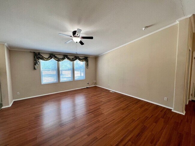 Building Photo - Spacious 4BD/3BA Home in Adkins with Chef's Kitchen & Dual Walk-In Closets!