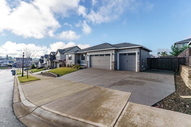 Building Photo - 8989 N Kale Cir