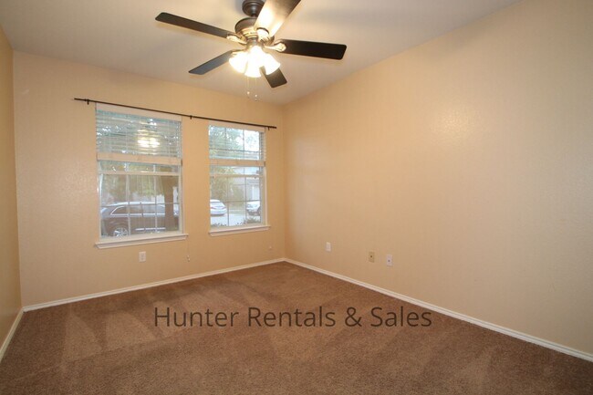 Building Photo - Beautiful Home!