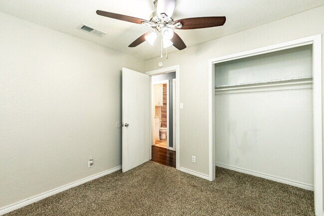 Building Photo - Sharp 3 Bedroom in LISD