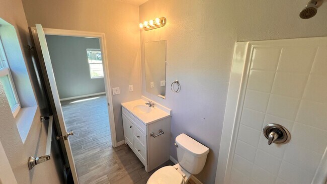 Building Photo - Beautiful 2020 Built 3 BD/2 BA Home in DeL...
