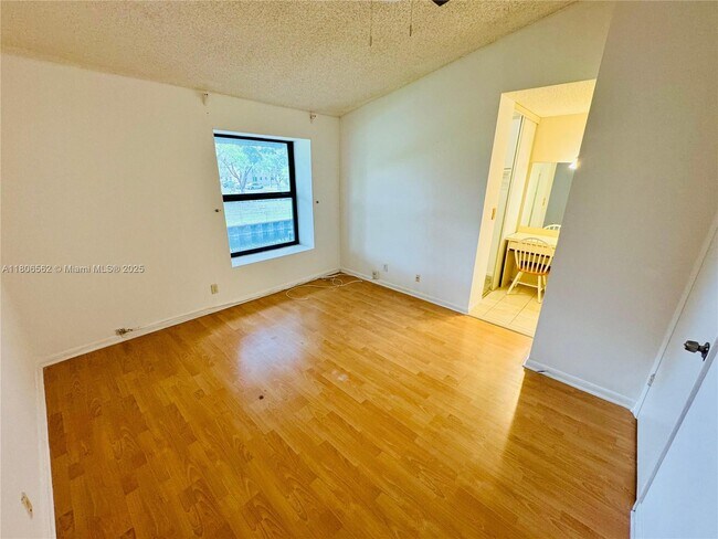 Building Photo - 4923 NW 82nd Ave