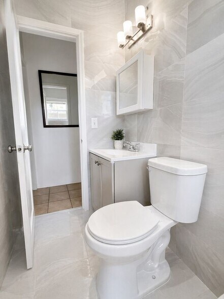 Building Photo - 1355 NE 129th St