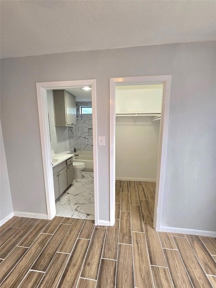 Building Photo - 1417 Hyridge Cir