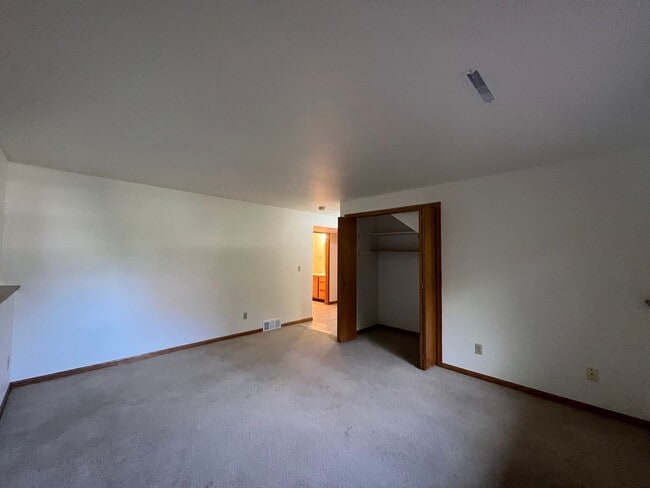 Building Photo - Lacy Road Duplex