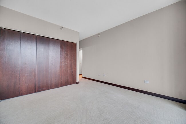 Building Photo - 33 W Ontario St