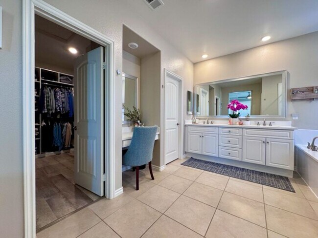 Building Photo - Stunning 5 Bedroom + Office Home with Priv...