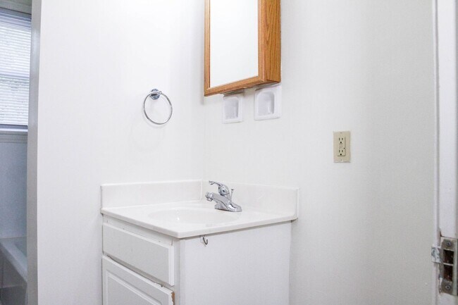 Building Photo - 2515 Plateau Rd