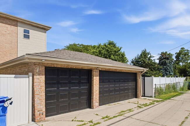 Building Photo - 2726 N Nordica Ave