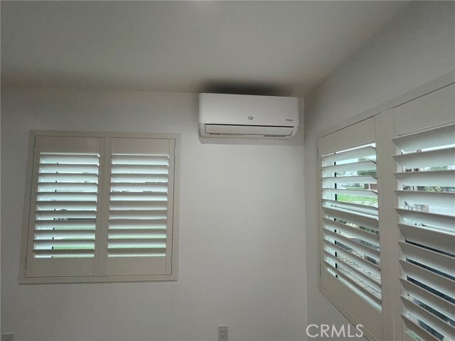 Building Photo - 8682 Oasis Ave