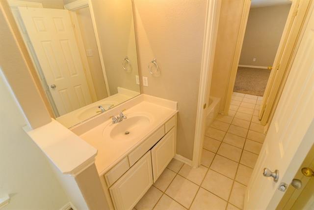 Building Photo - 9605 Pinehurst Dr