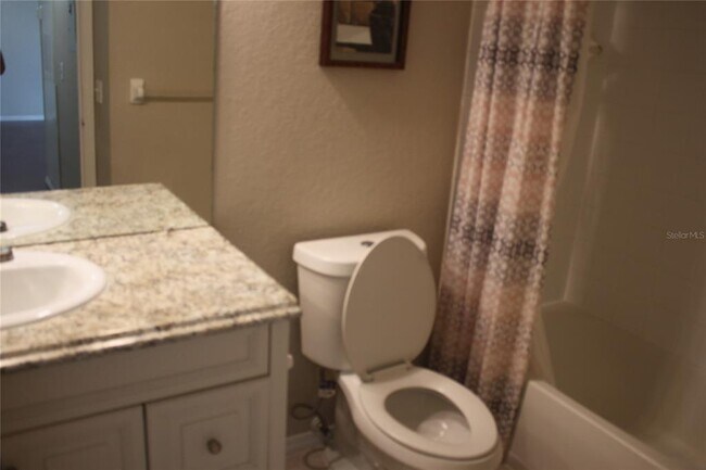 Building Photo - 13929 Fairway Island Dr