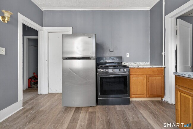 Building Photo - 187 Whitney St