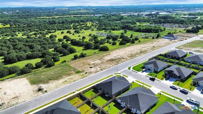 Building Photo - 902 Cherry Laurel Ln