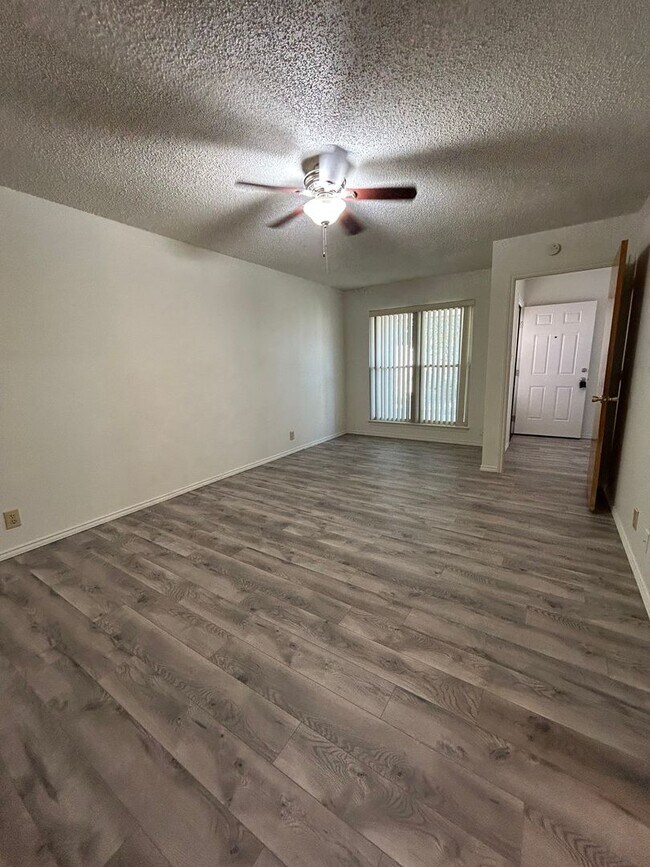 Building Photo - 4342 Esmond Dr