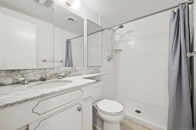 Building Photo - 1153 Stratfield Rd