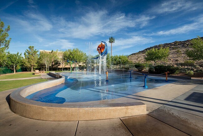 Building Photo - 3 Bed / 2.5 Bath Townhome with Loft, 2 Car Garage & Spacious Backyard – Southern Highlands