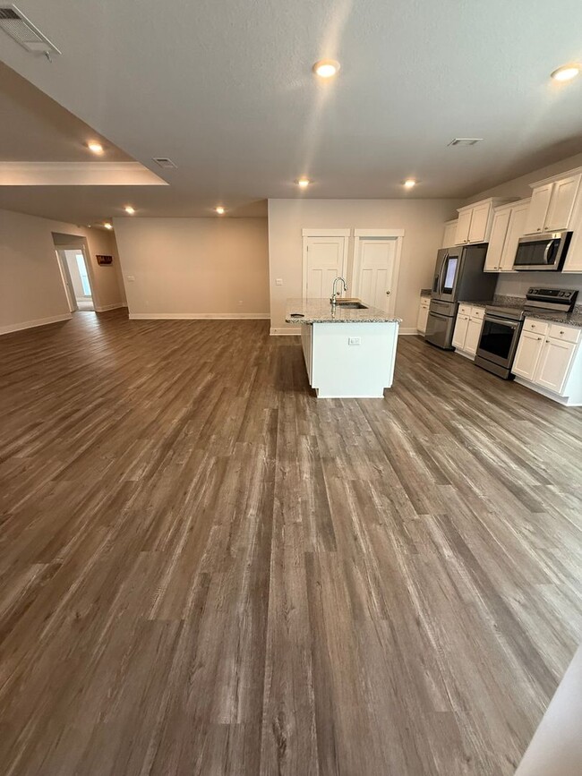 Building Photo - 4 bedroom 3 FULL bath home in Shoal River Landing...AVAILABLE JUNE 2026!