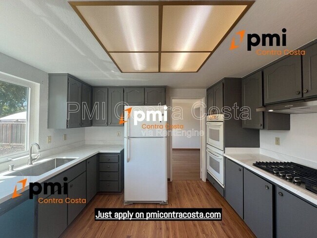 Building Photo - 2850 St Denis Dr