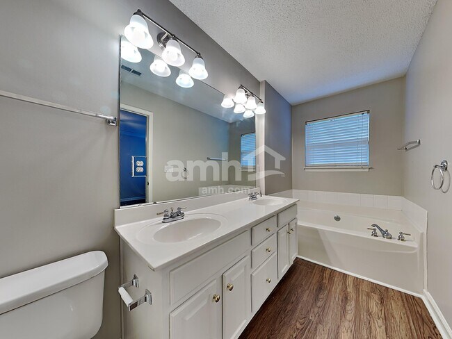 Building Photo - 6902 Brachnell View Dr