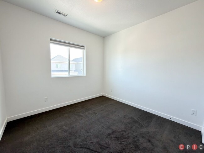 Building Photo - Beautiful Home in Lehi