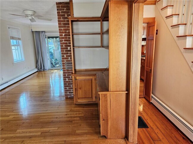 Building Photo - 10 Cherry St