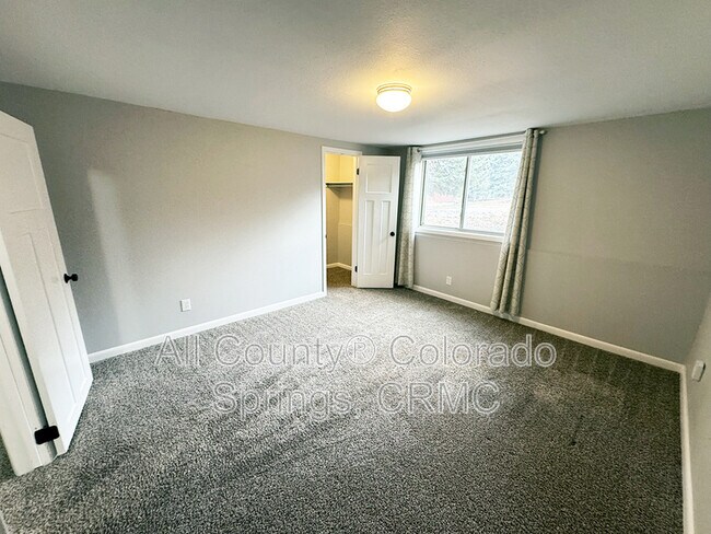 Building Photo - 460 Wintery Cir N