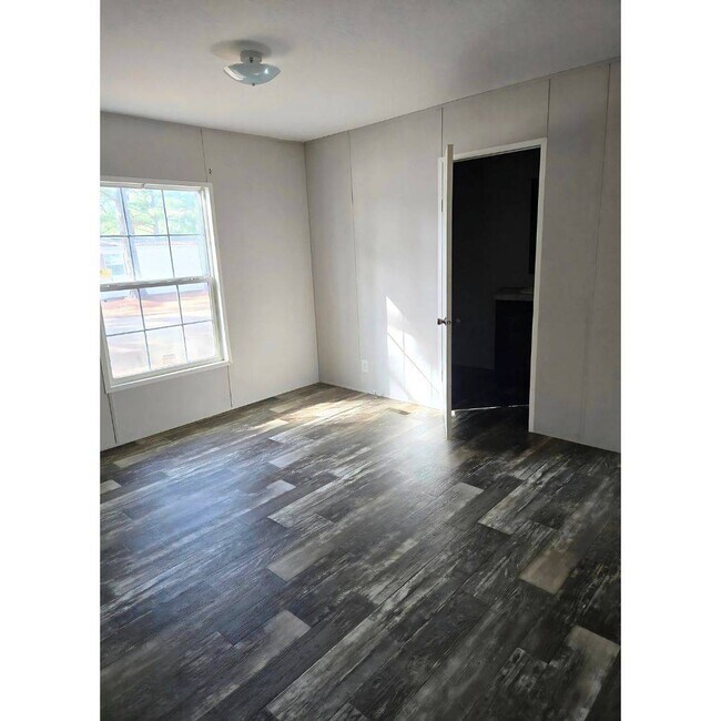 Building Photo - 1707 Tarte St