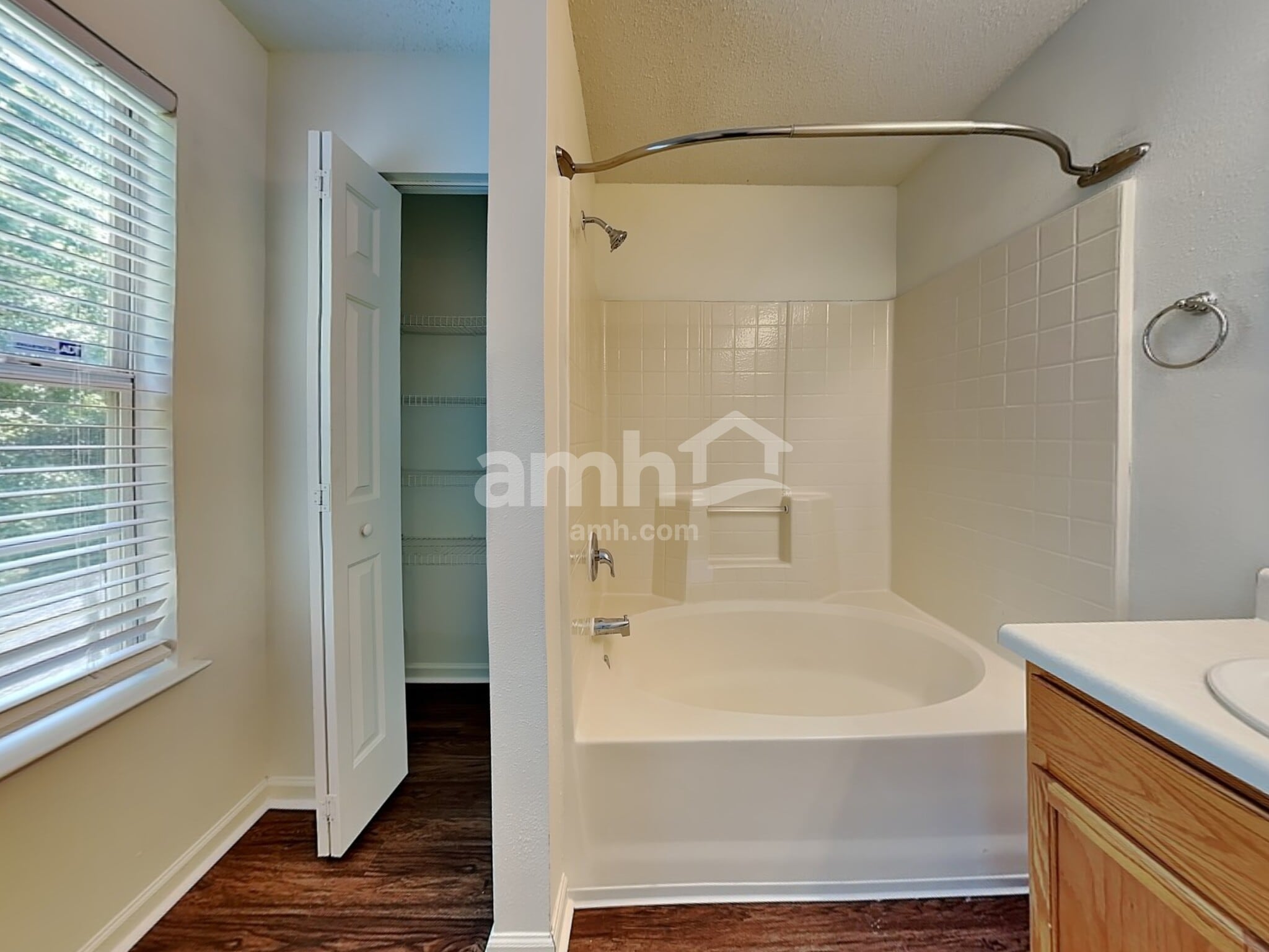 Building Photo - 505 Kingsman Ln